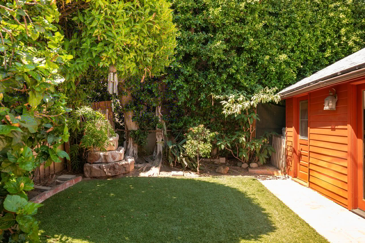 8921 Rosewood Ave, West Hollywood