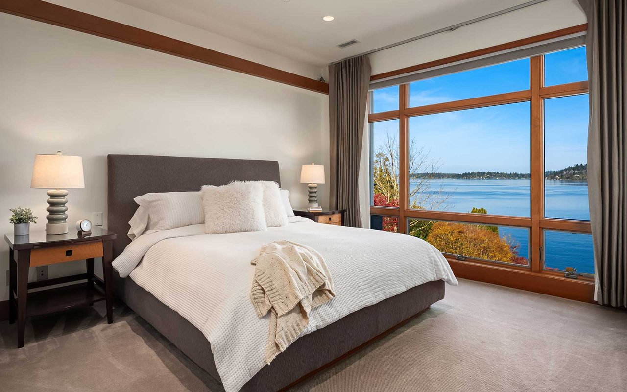 Northwest Contemporary Style on Mercer Island’s Cherished North End