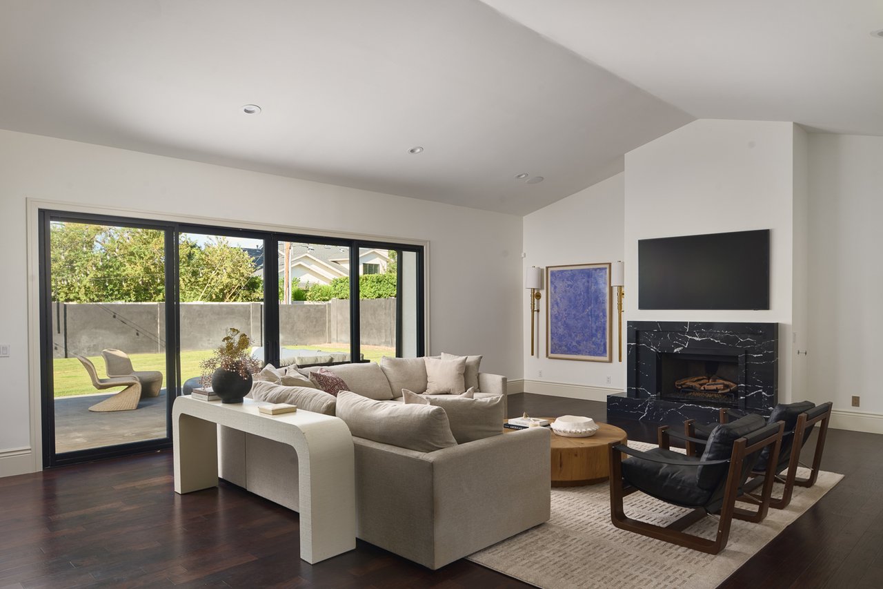 3602 E HIGHLAND Avenue