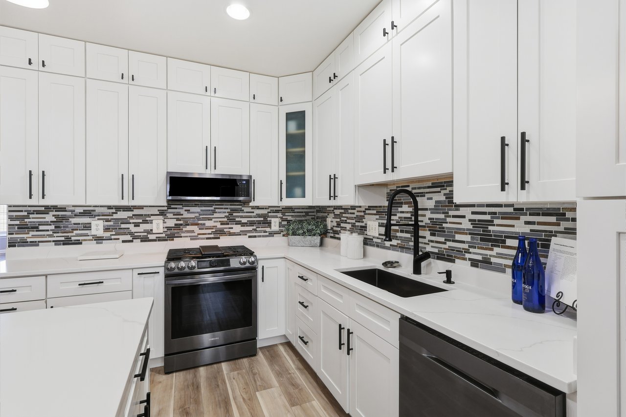 42757 Gelding Sq, Chantilly, VA 20152	