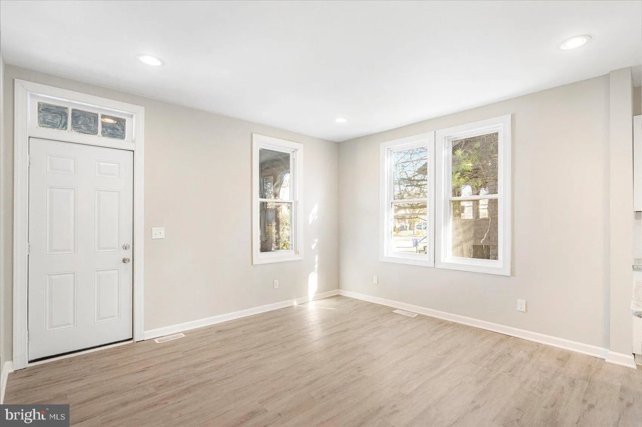 2725 E. Strathmore Ave