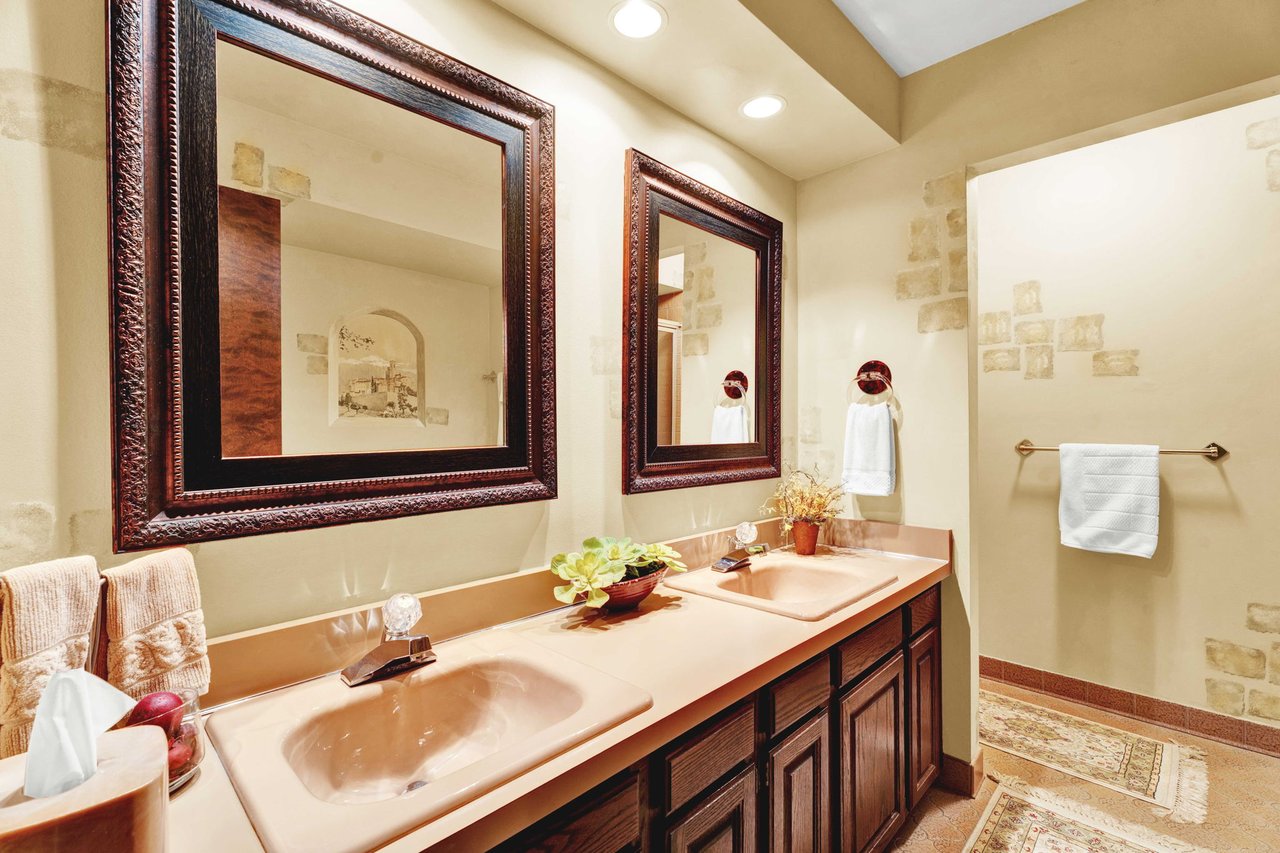 1100 Bretton Lane, Bloomfield Hills