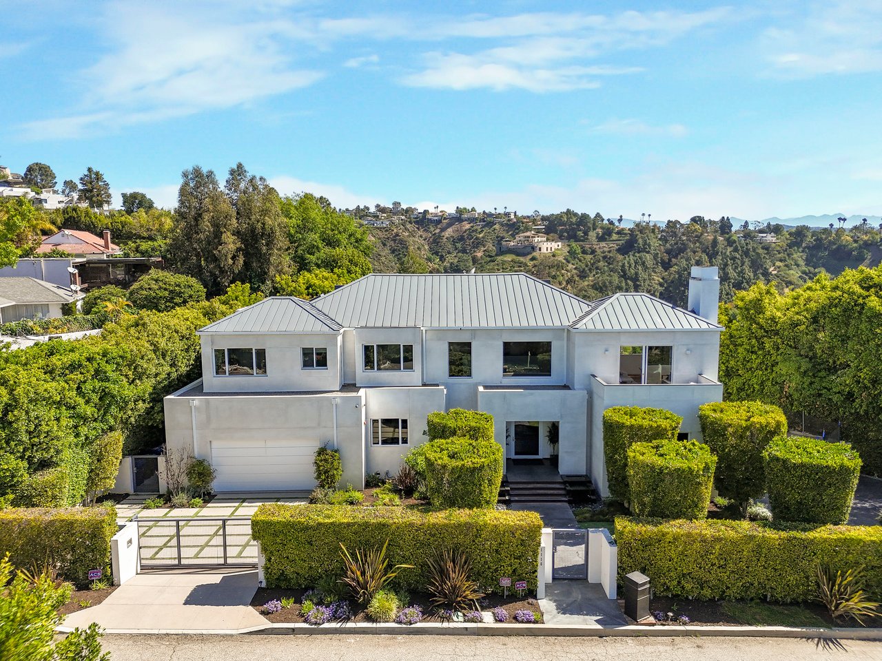 1116 Linda Flora Drive