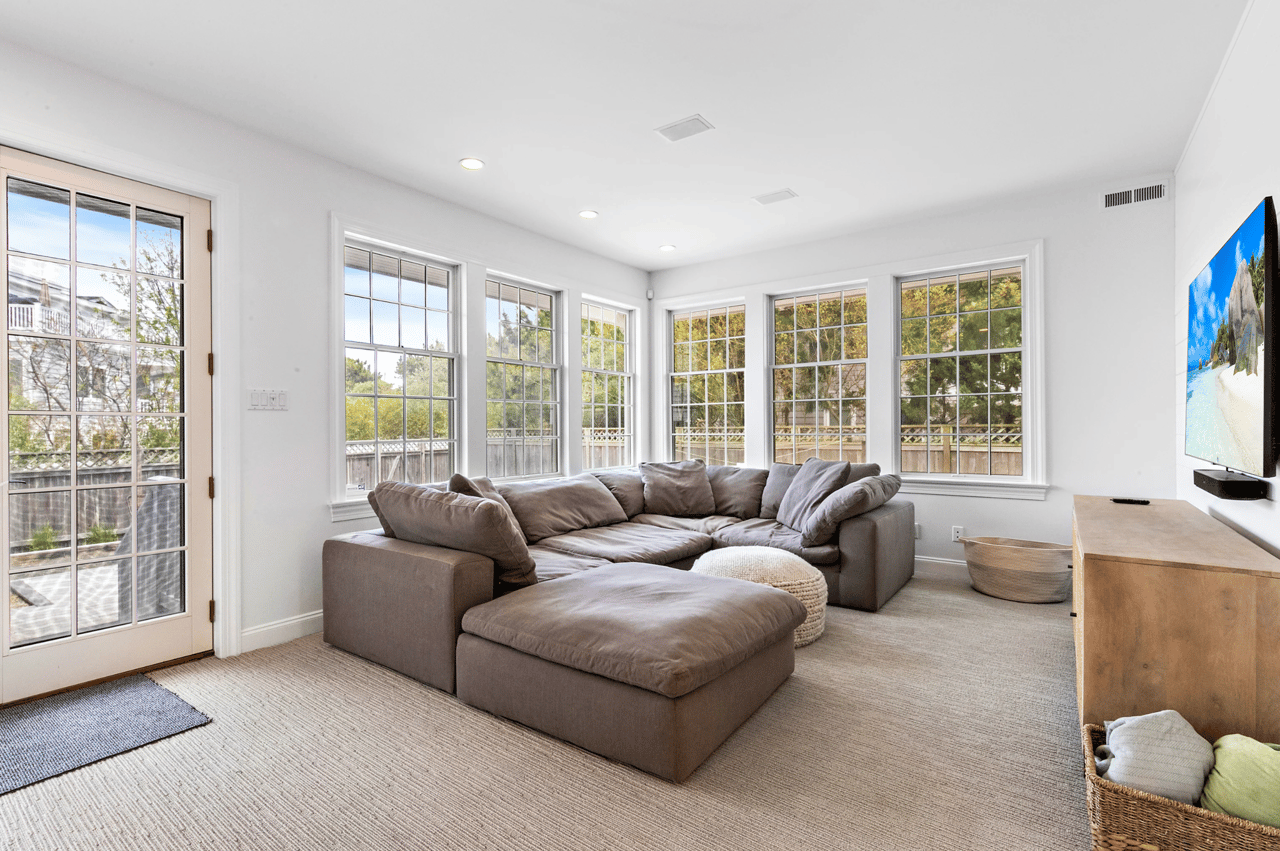 101 Rose Court, Long Beach Township