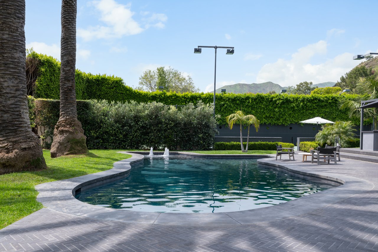 23122 Mariposa De Oro St, Malibu