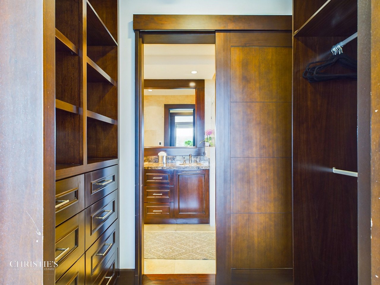 360 - 310 Splendor Penthouse