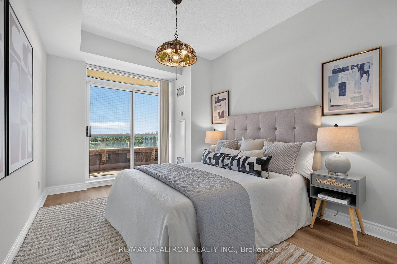 NORTH YORK LUXURY 