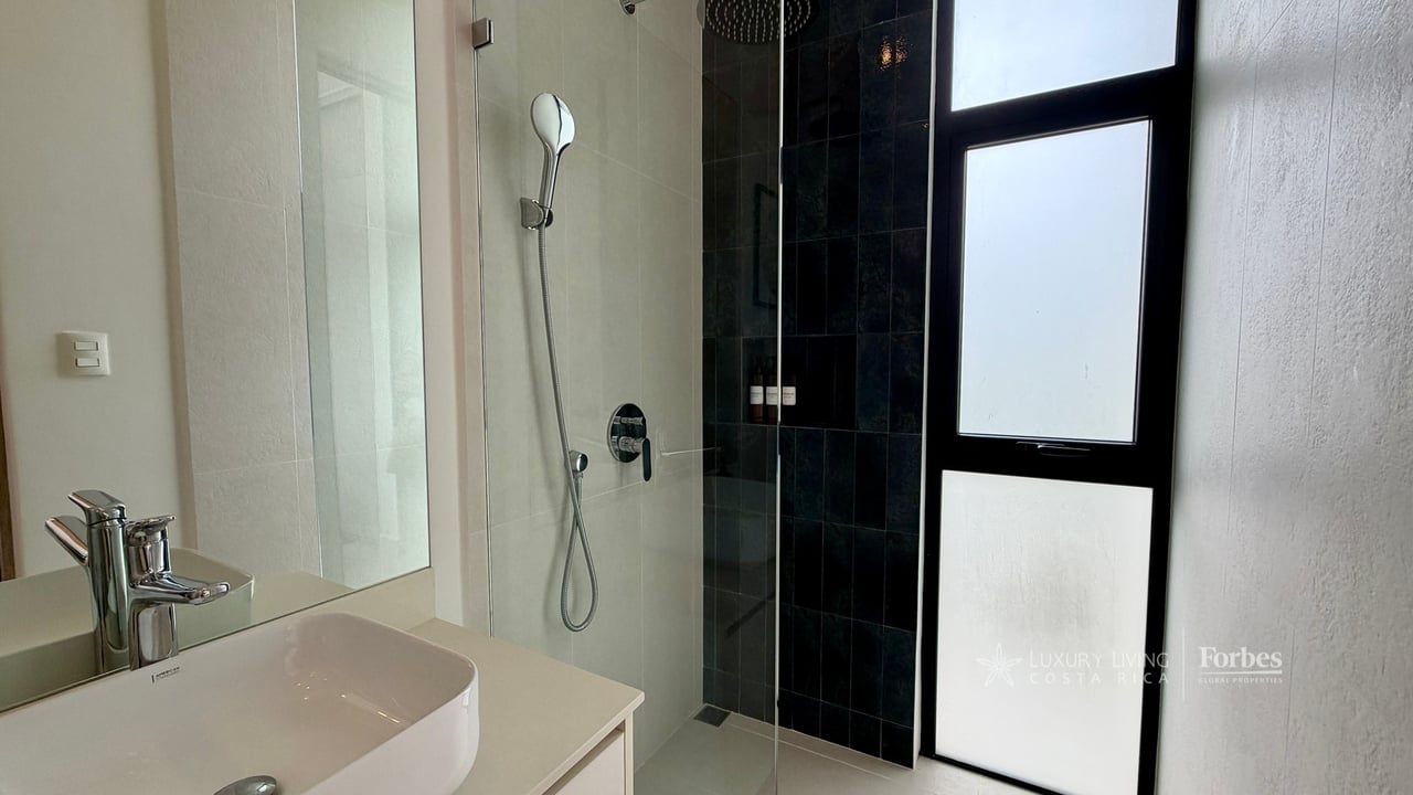 21479 - Luxury villa, 4 bedrooms, pool and excellent ROI for investors