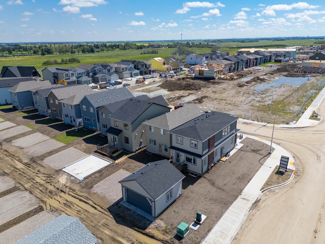 215 Belvedere Crescent SE