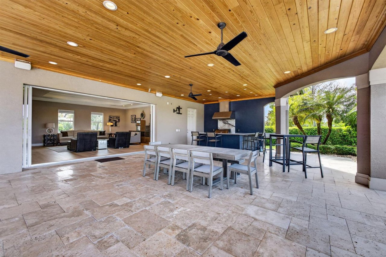11135 Lynwood Palm Way