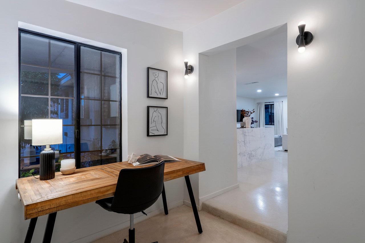 1005 W Emerine Drive