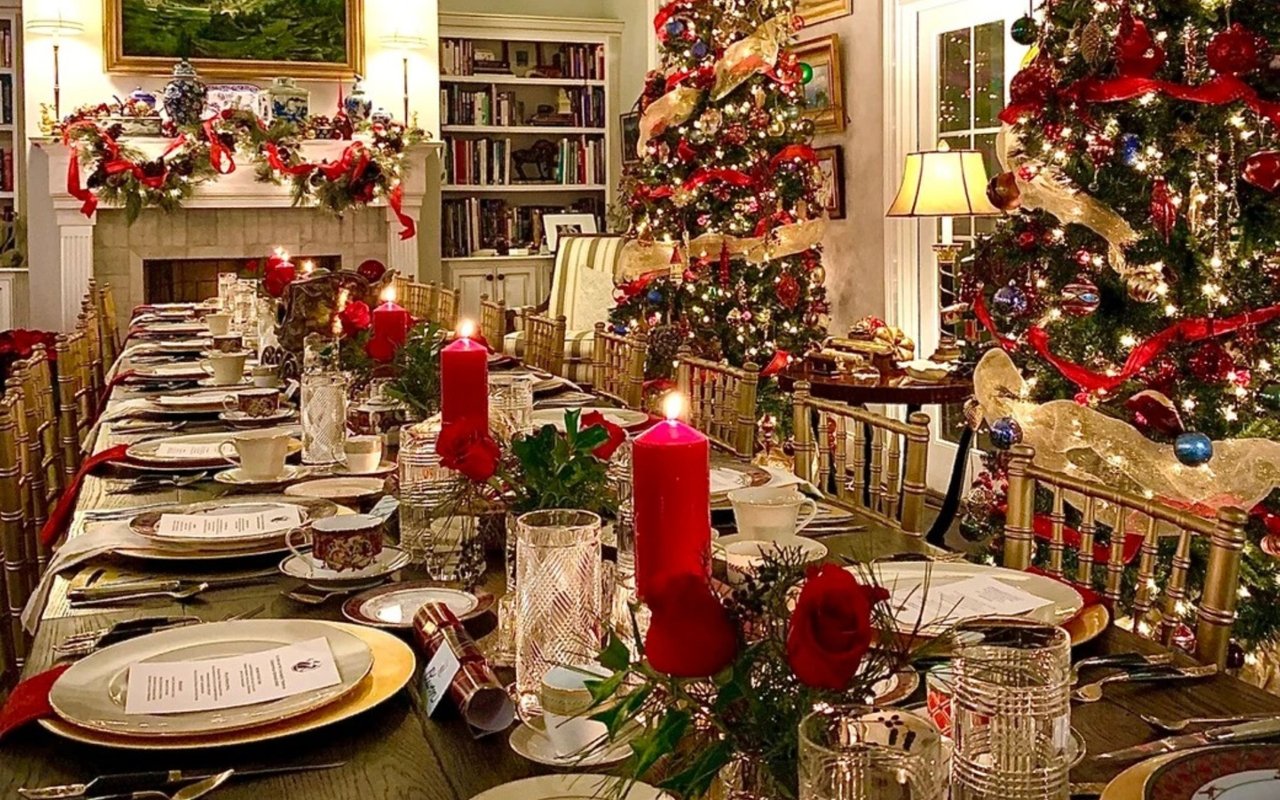Top 10 Small Touches to Make Your House Feel Holiday Ready Even If You Don’t Put Up A Tree