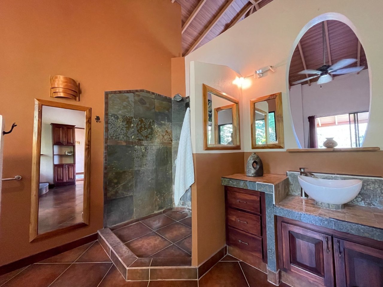 Riverfront Guest House Estate, Uvita, Puntarenas
