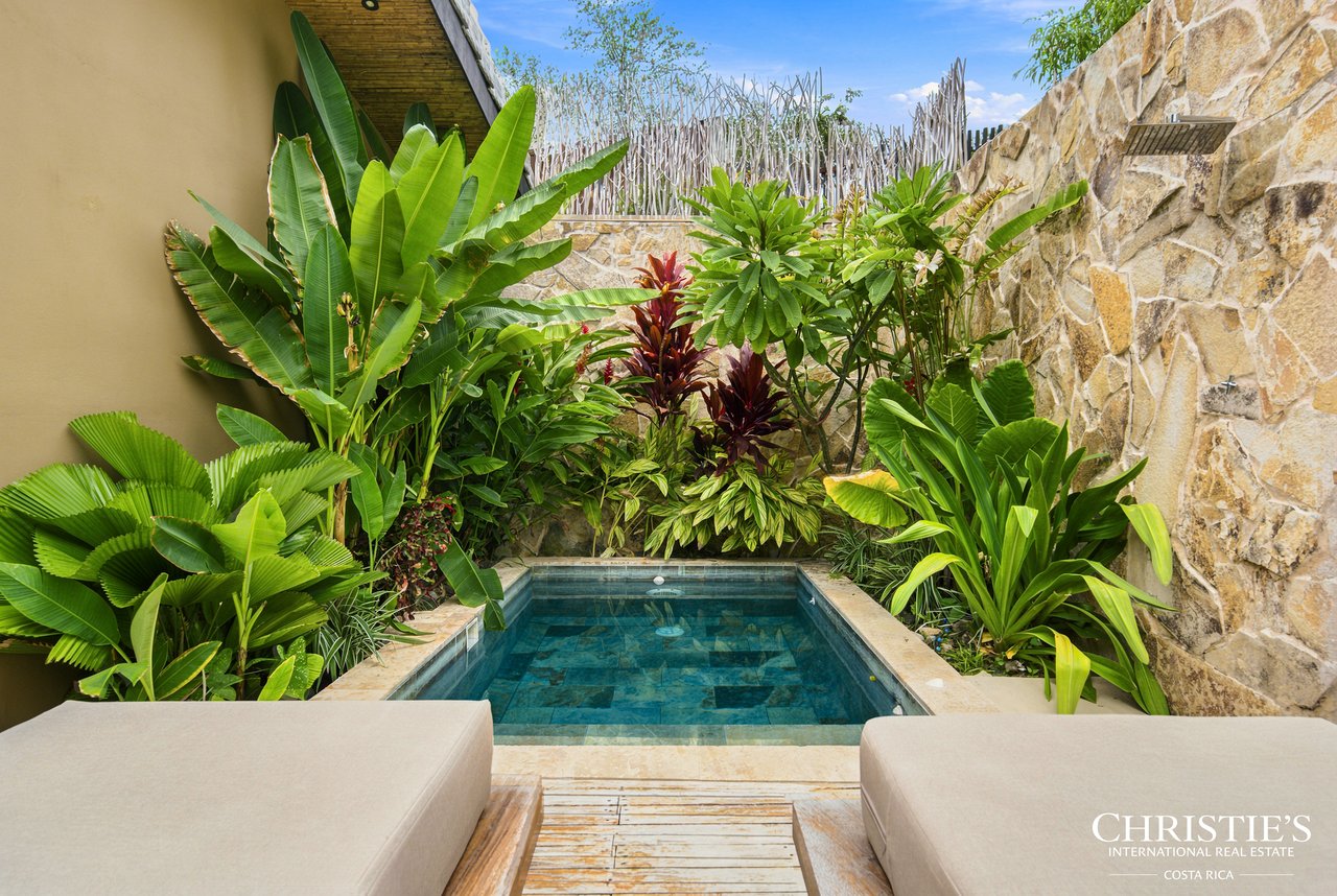 LE CLOS - An Exclusive Three-Residence Estate 