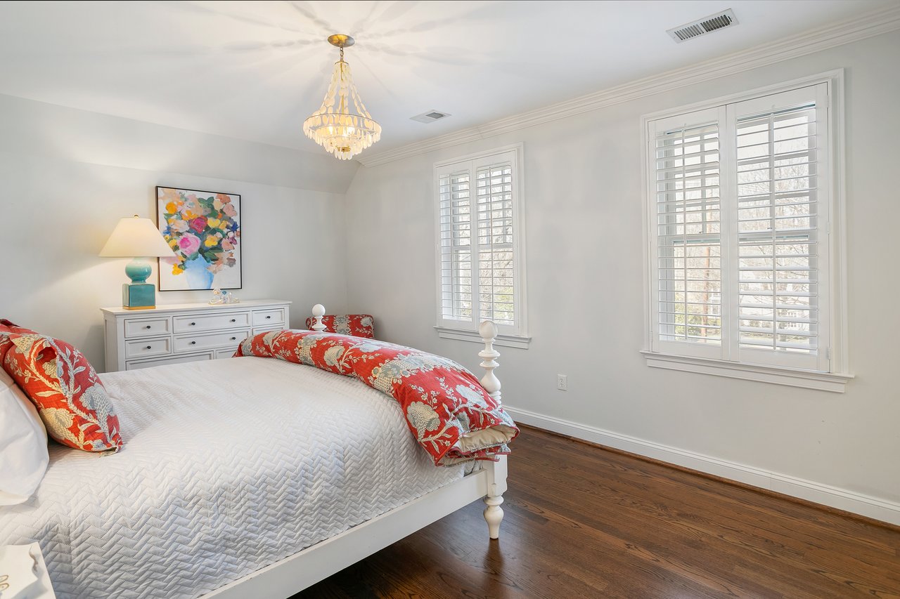 5025 Linnean Ave NW, Washington, DC 20008