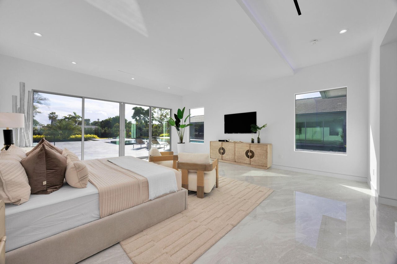 Your Private Resort - Everyday Of The Week