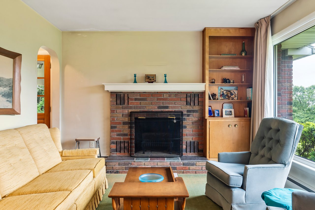 2186 Polk Valley Road