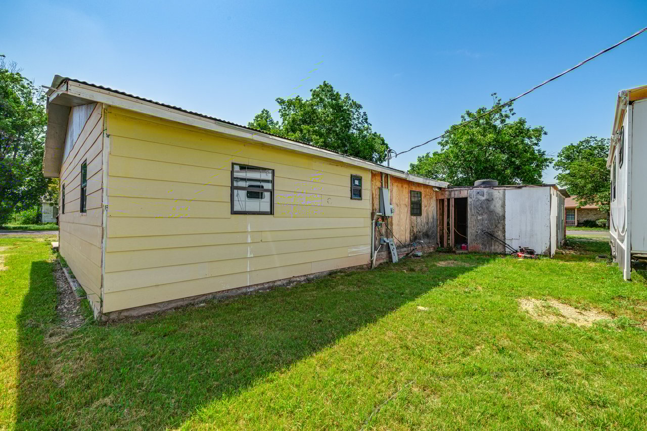 1506 Pine St Ozona, TX 76943
