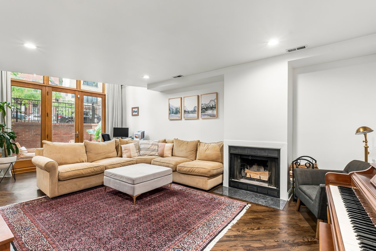 942 N Wolcott Ave #1