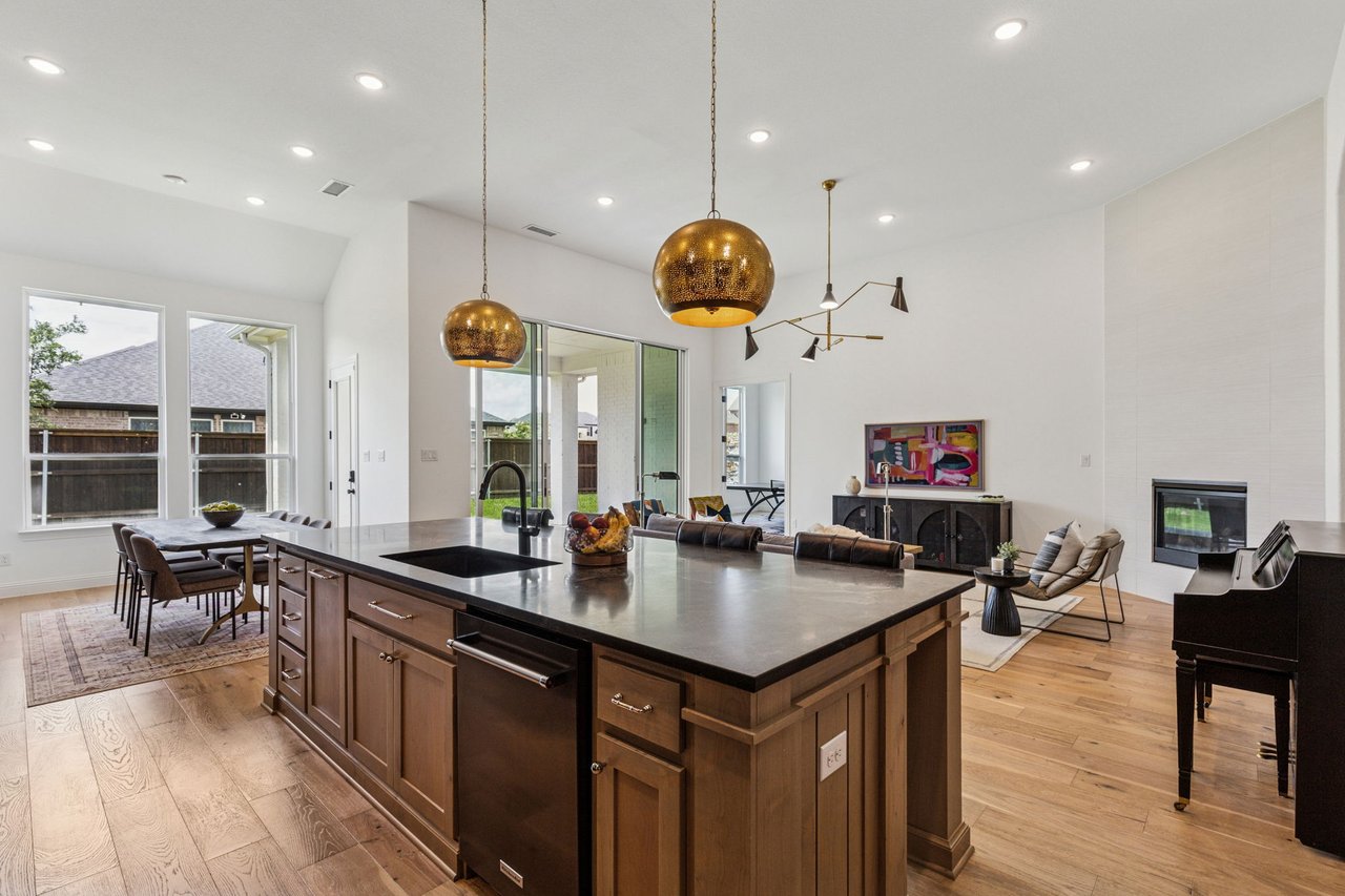 2424 Juniper Ln