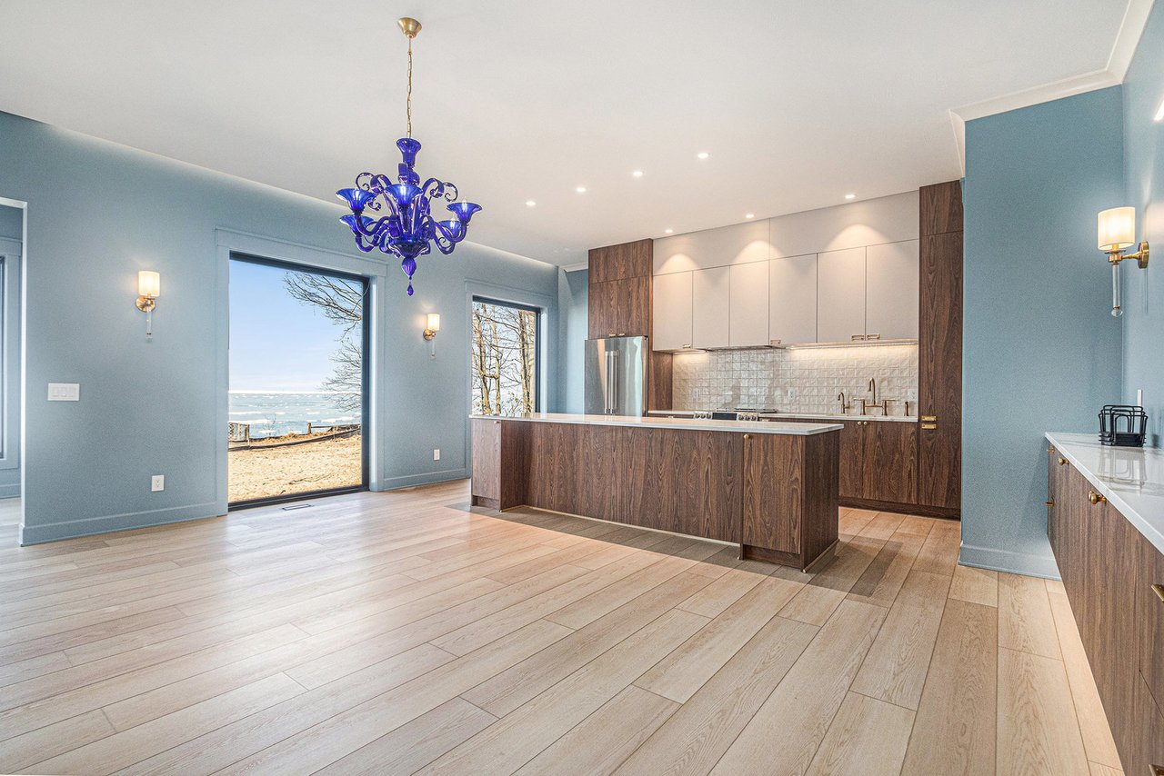 2578 2576, 2572 Lakeshore Drive