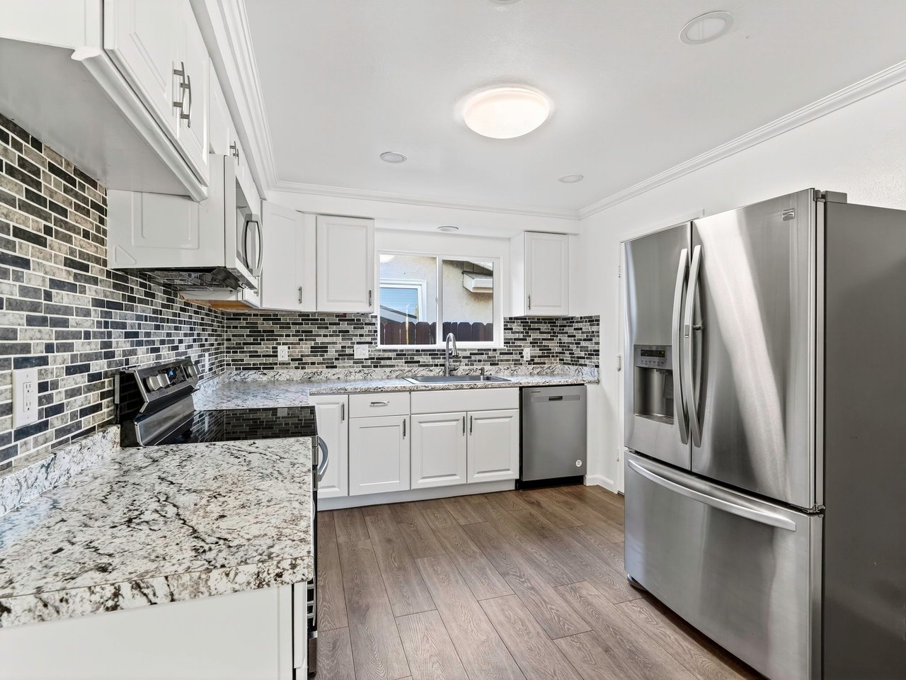 844 Cedarwood Ln