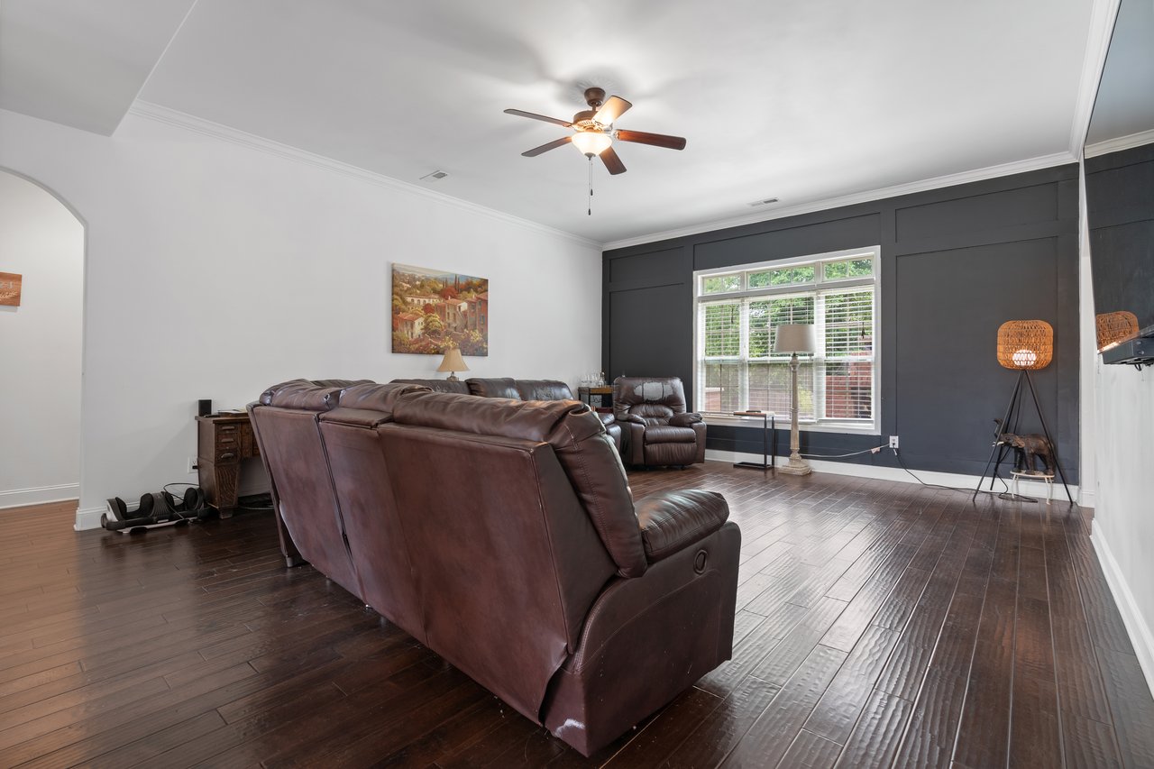 Stylish Comfort in Harvest – Spacious Gem with a Bonus Room! 