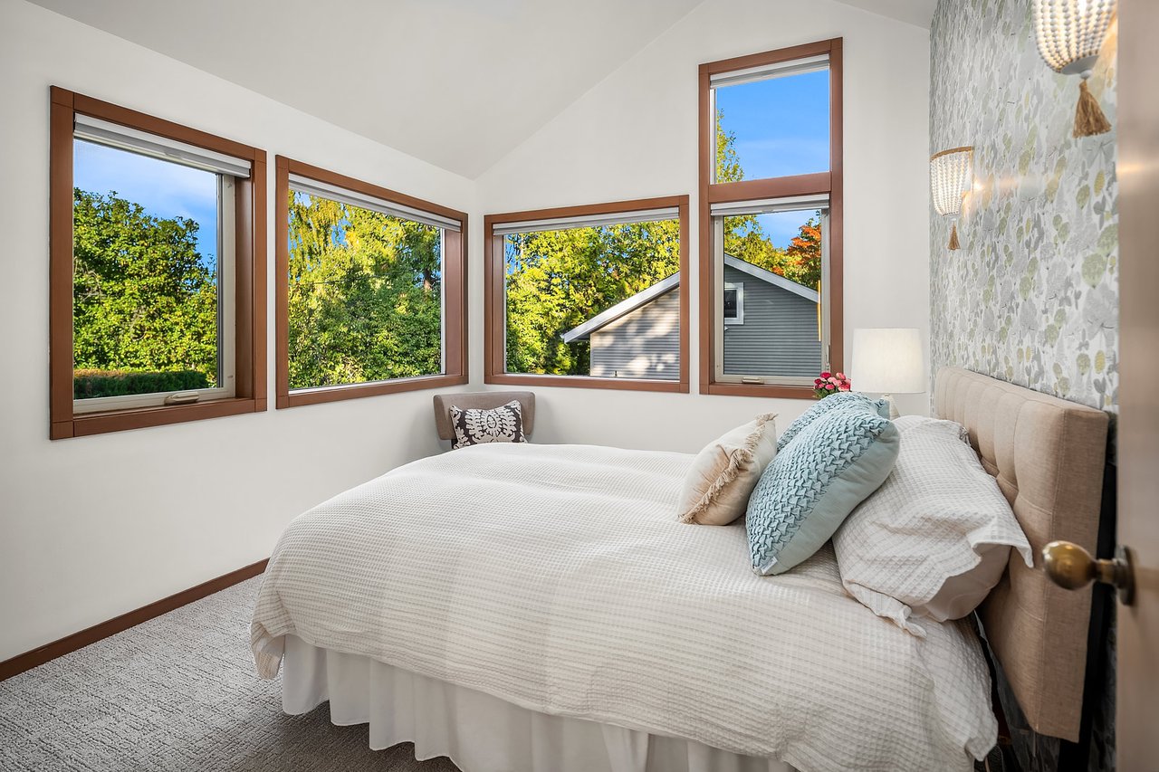 10245 Marine View Drive SW