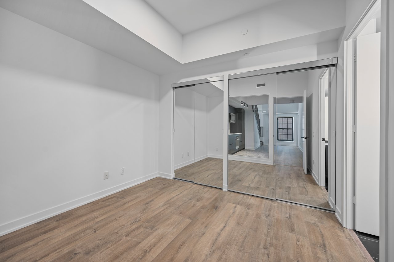 327 King Street W 307