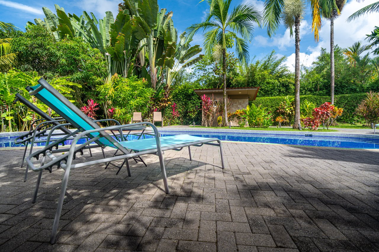 Casa Luna, 3bed /3bath Private Oasis, Convenient Location