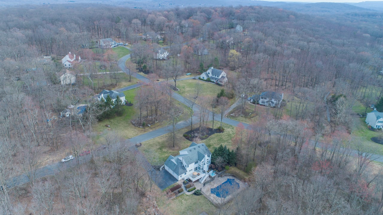 212 Deerlea Ln