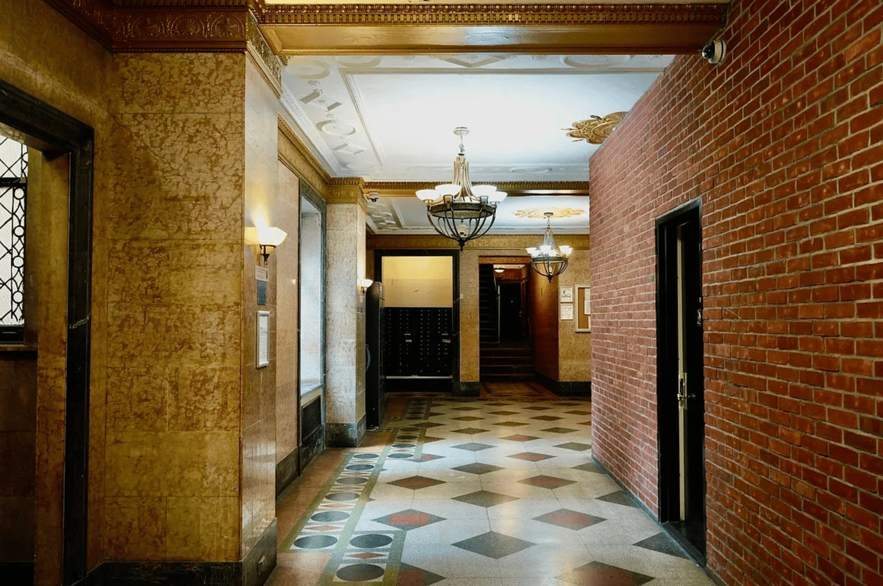 921 Washington Avenue #209