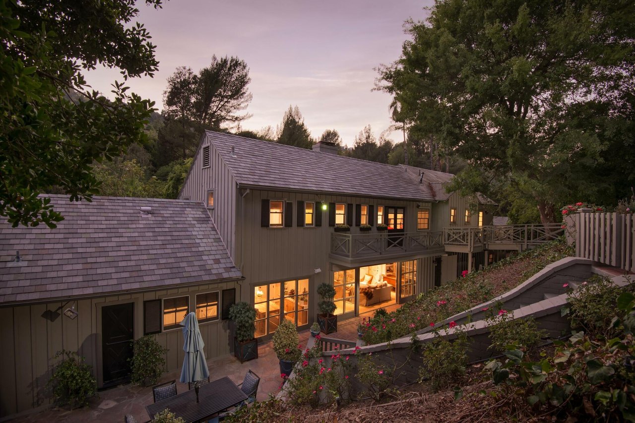 2542 Benedict Canyon Dr