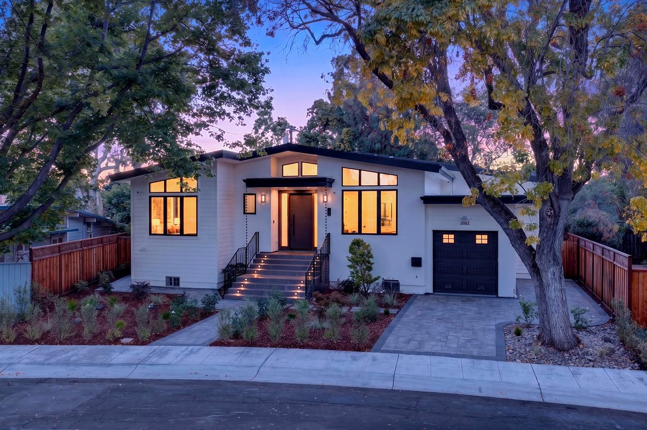 1084 Moffett Circle, Palo Alto, California 94303