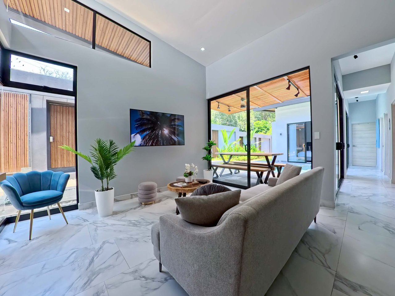 Great Location Brand New Pool House