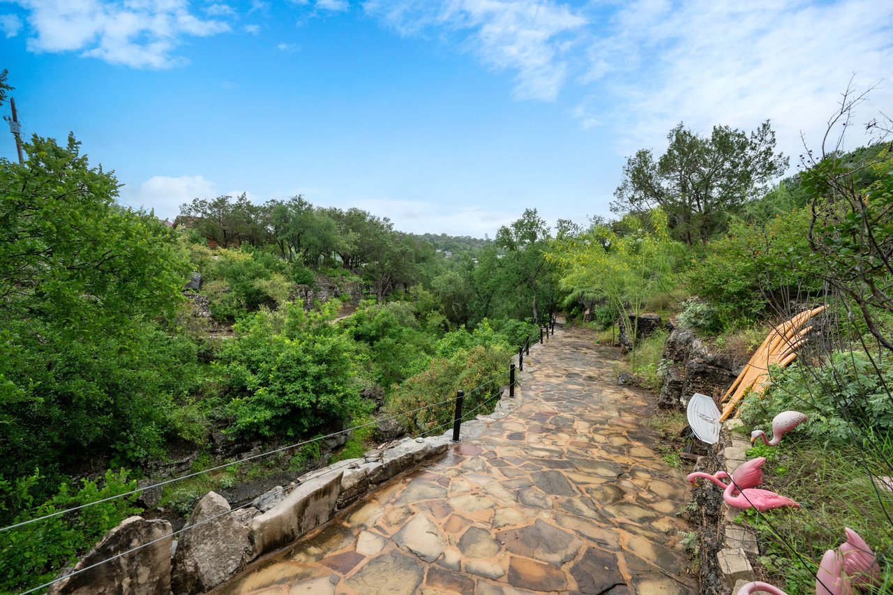 401 Crestview Drive and 309 Cliff Circle