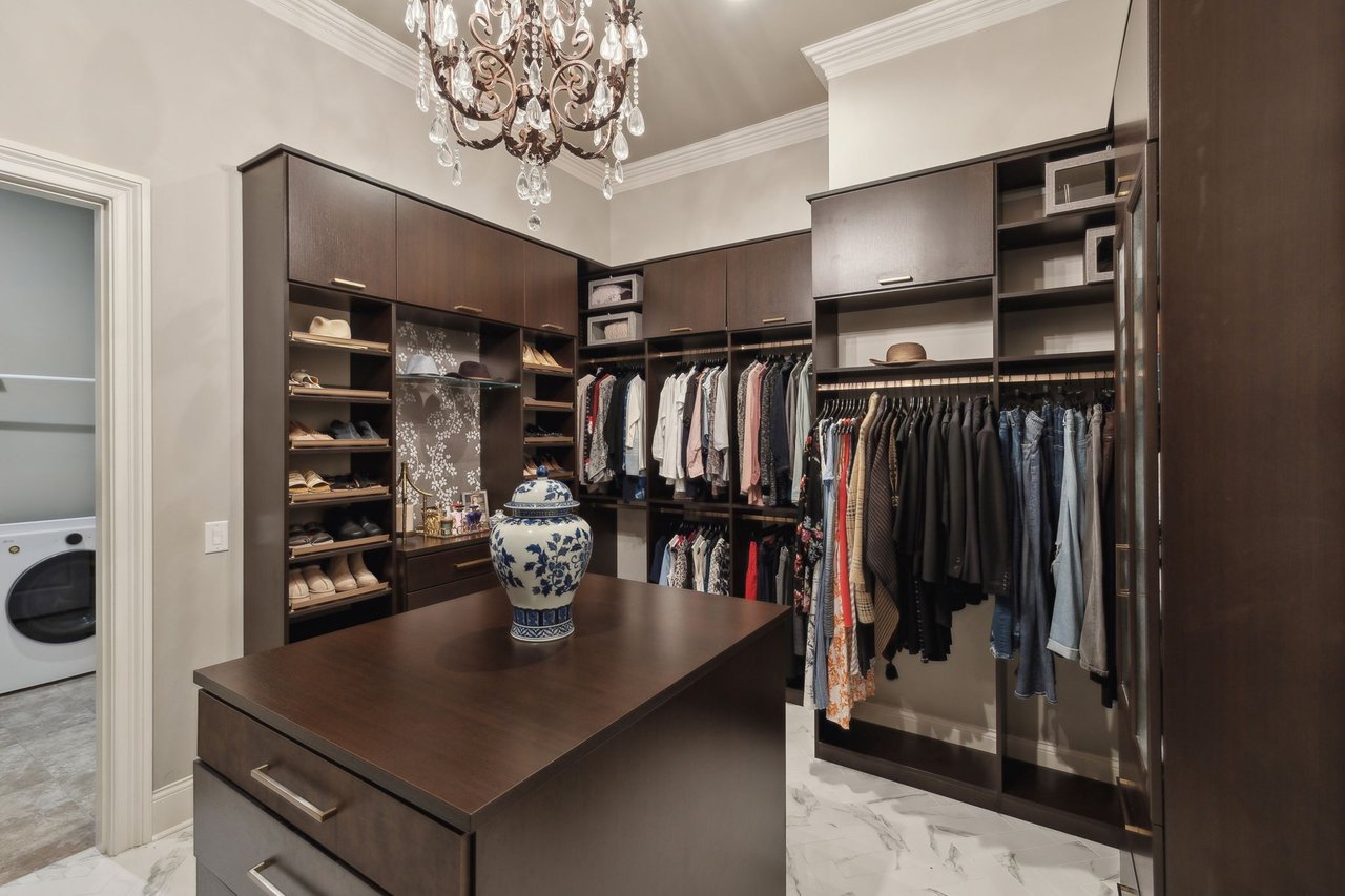 1025 Falling Leaf Cir