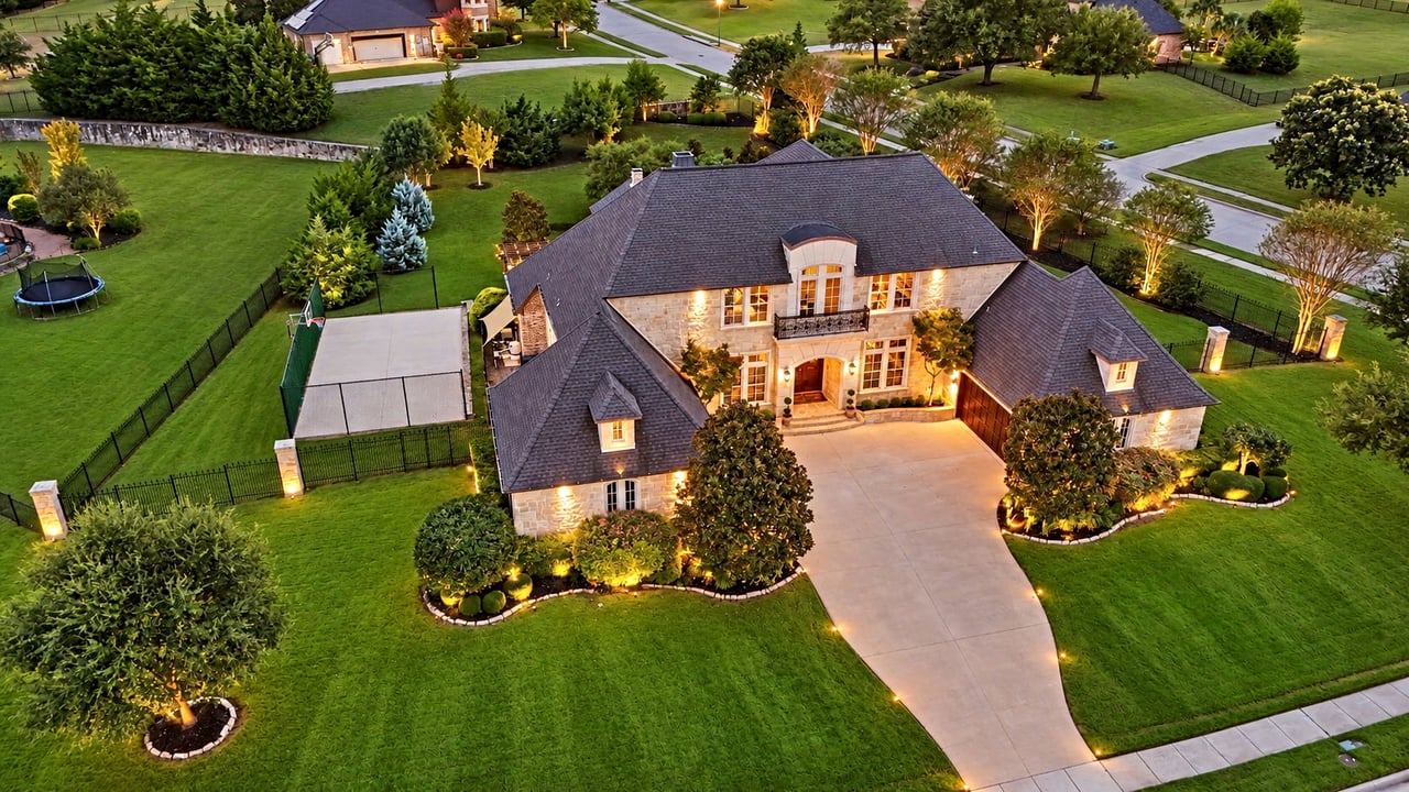 Heath Luxury Home in Stoneleigh by Phil Owens