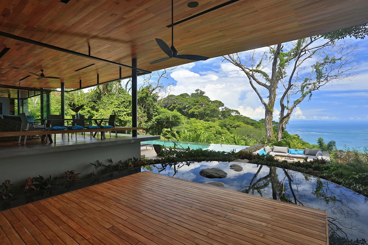 Casa Sanctuary ·  Luxury Jungle Villa · Whale Tail View