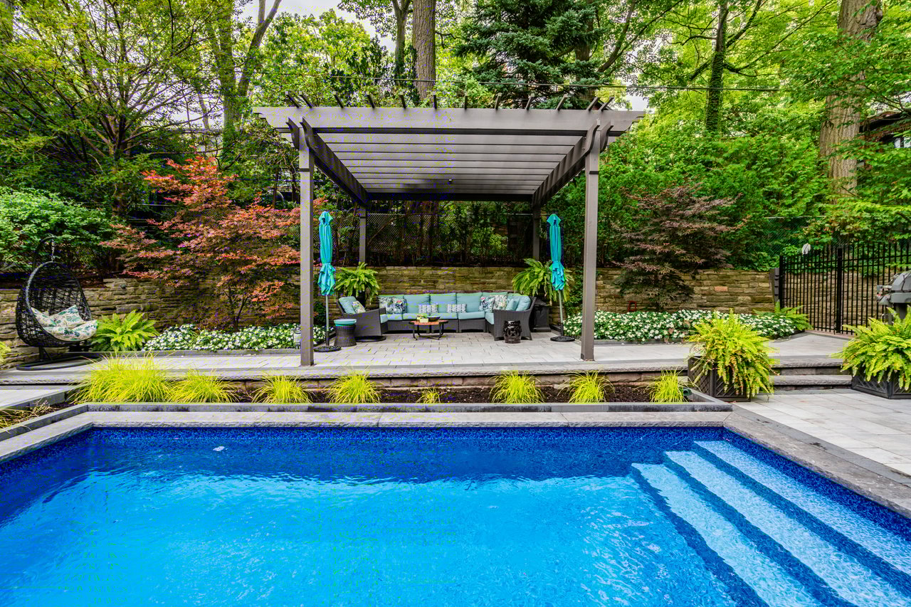 275 Glen Manor Dr E