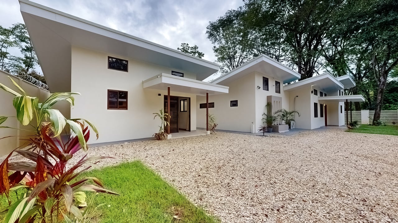 Modern 3-Bedroom Home Near Marino Ballena National Park – Central Uvita
