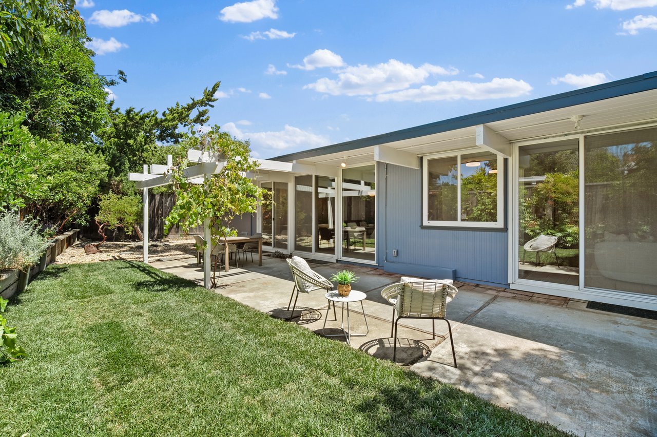 858 Cornwall CT
