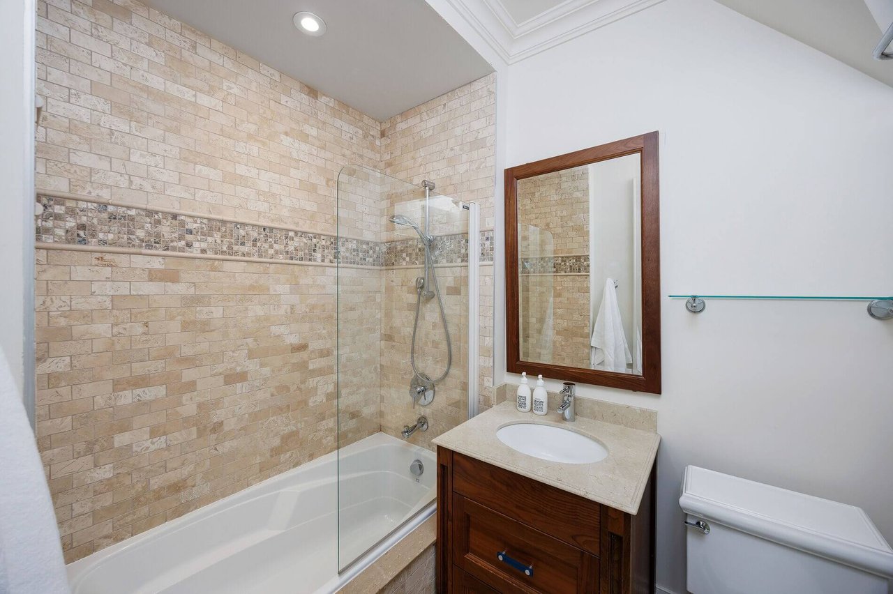 64 Brentwood Rd