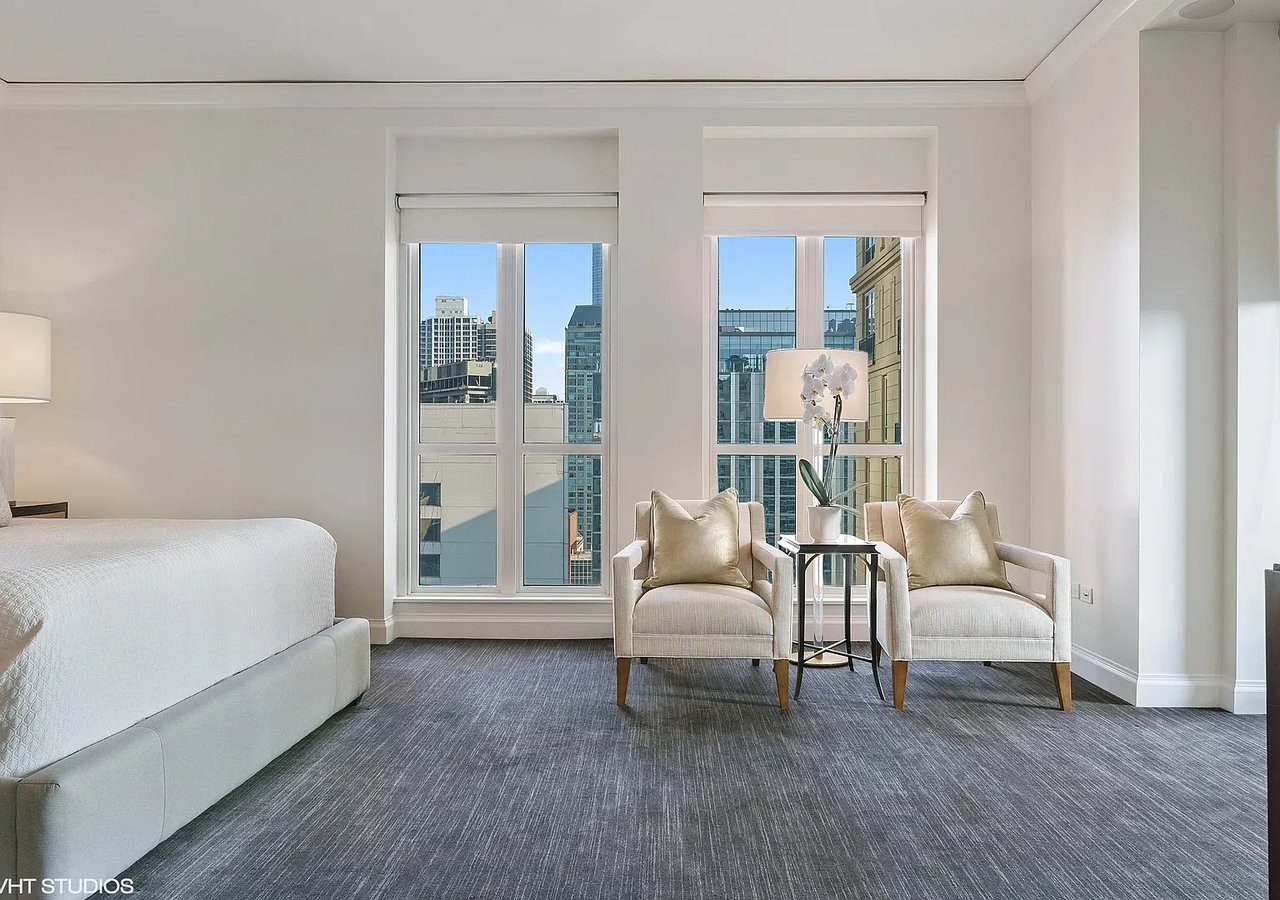 11 E Walton St APT 3201