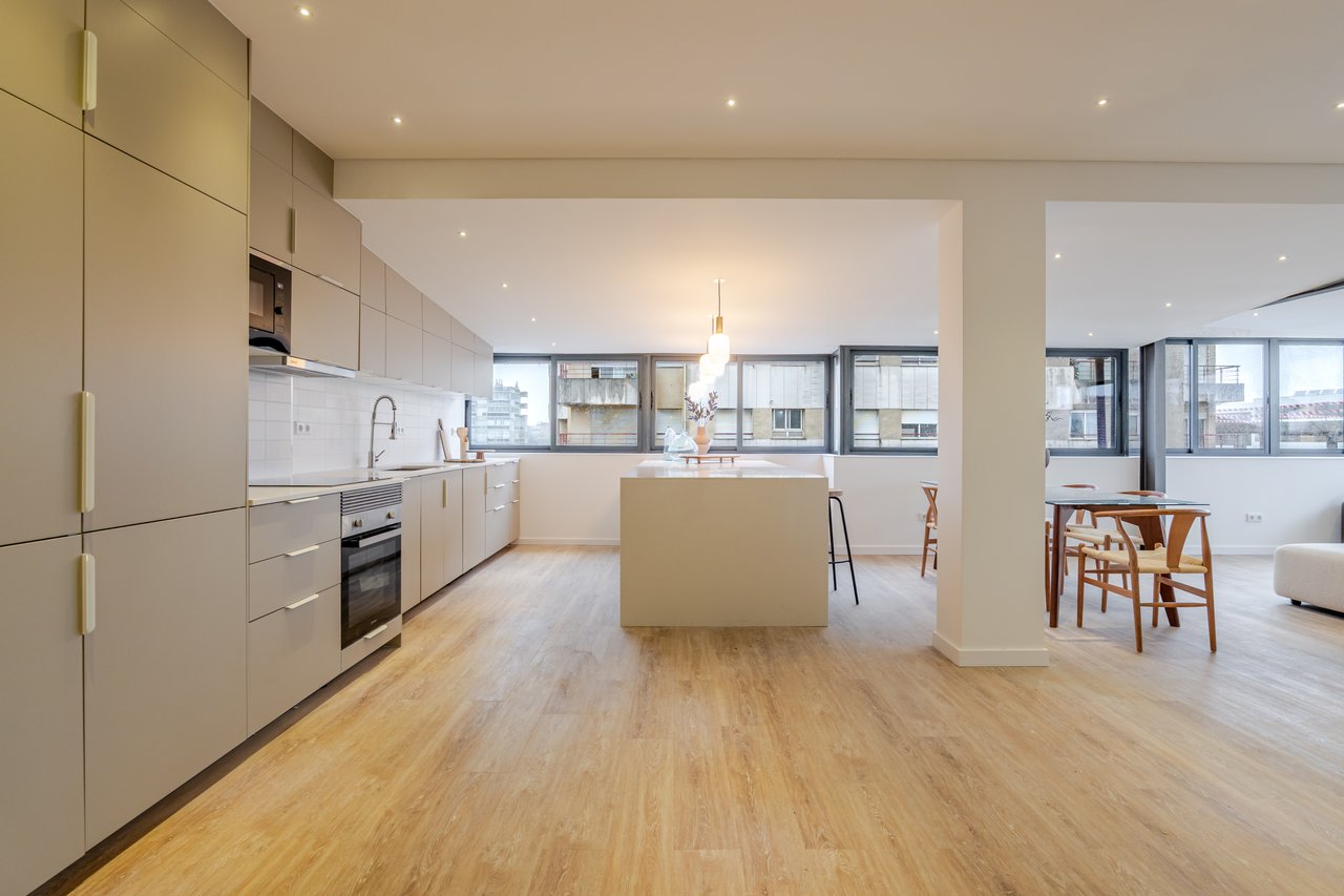 Renovated 3-Bedroom Apartment with 2 Bathrooms and Lift in Bonfim, Porto