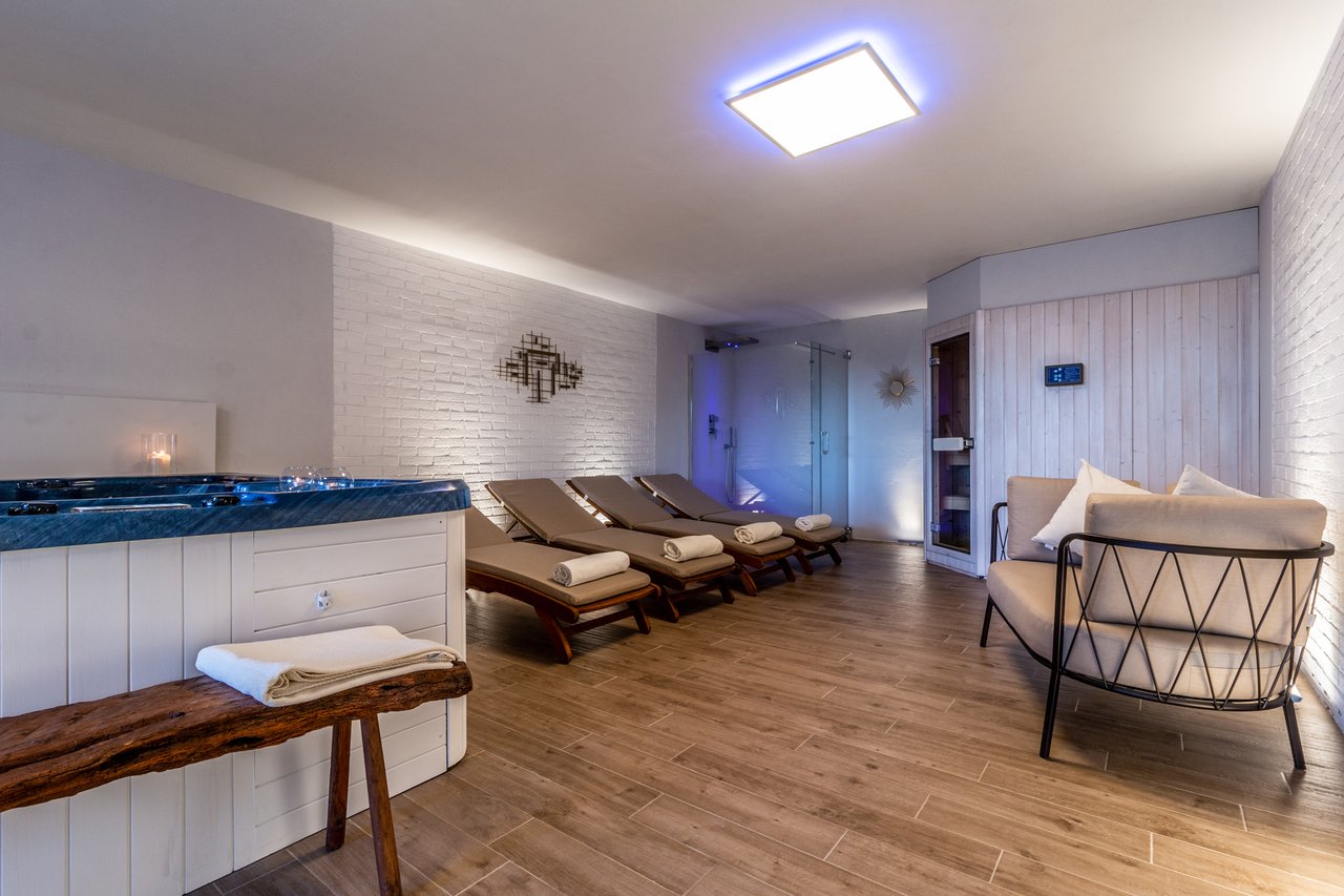 Tuscan Villa With Panoramic Country Views