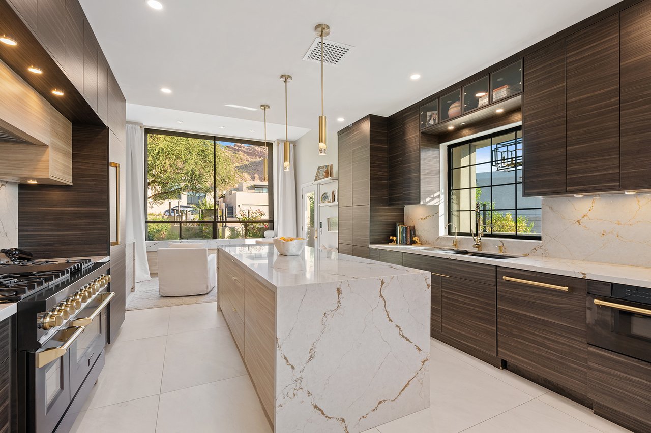 5905 N ECHO CANYON Lane