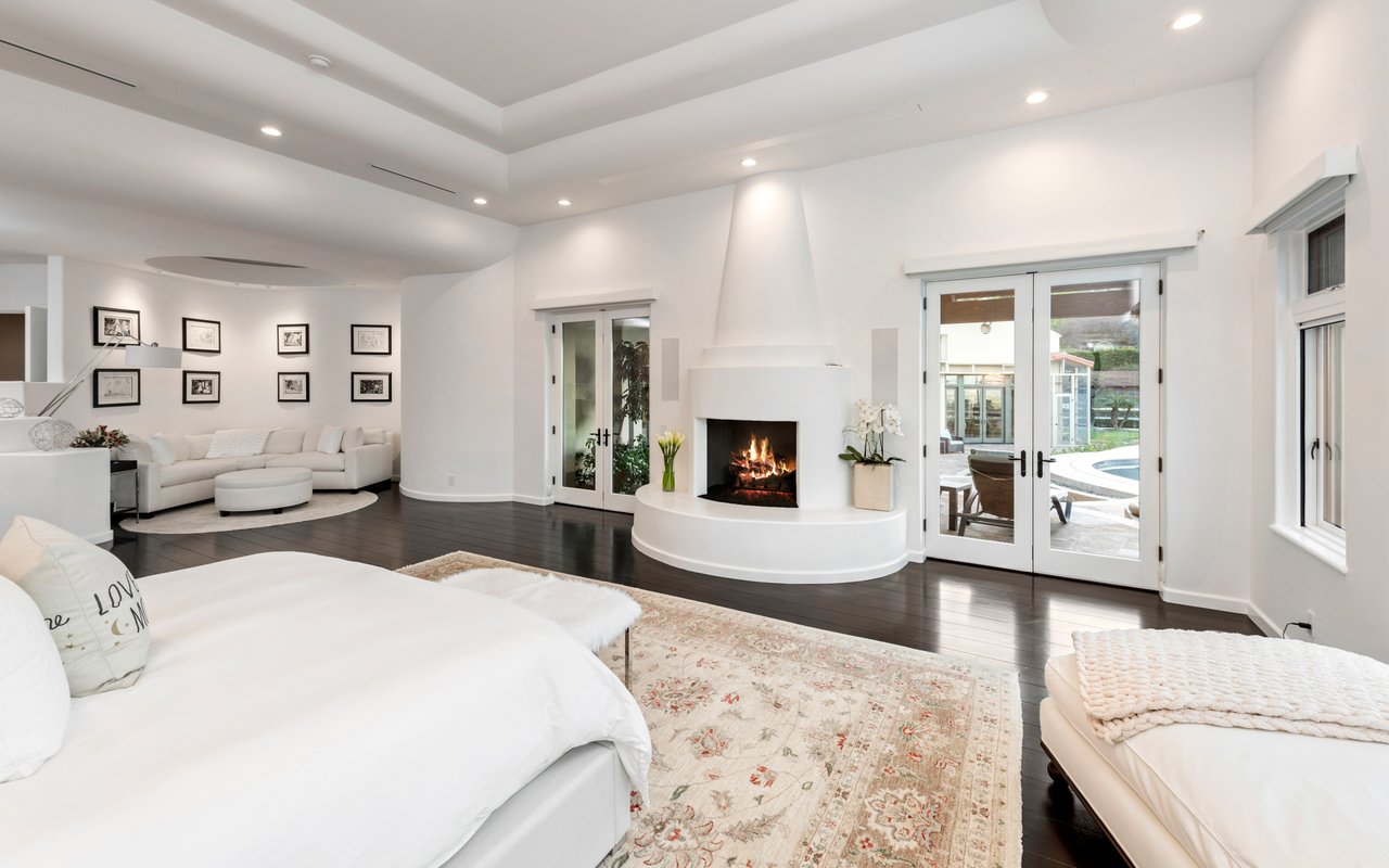 16405 Mulholland Drive