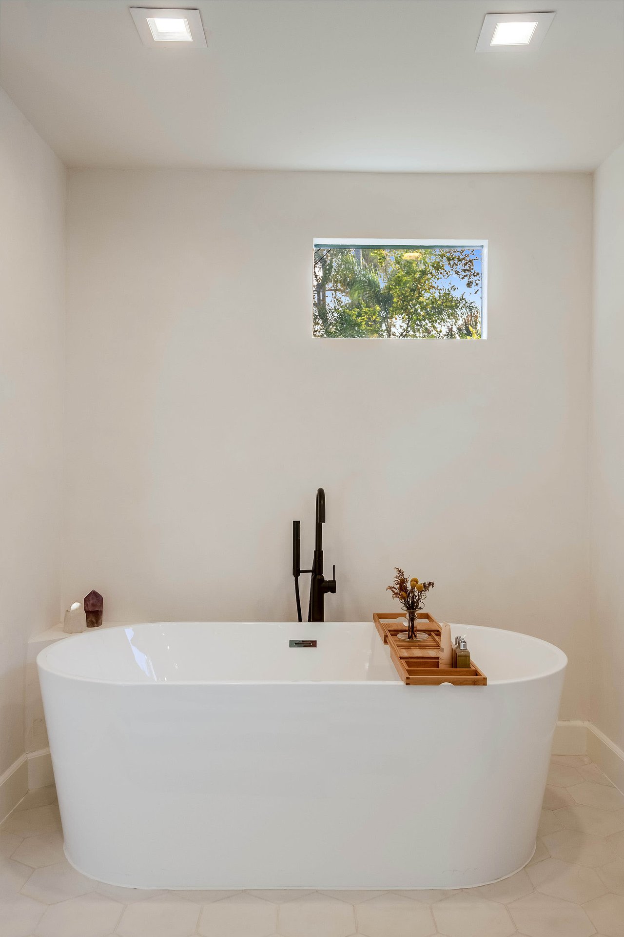 2472 Benedict Canyon