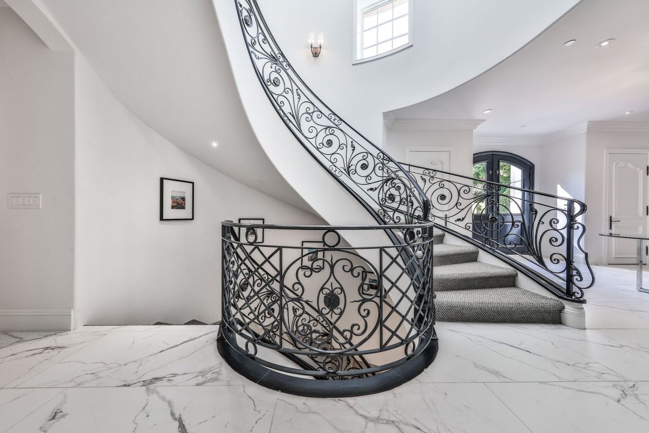 Infinity Manor